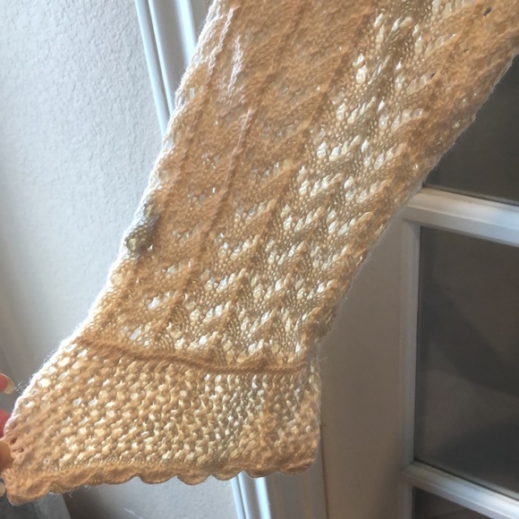 Womens knit ruffle v neck collar with lots of detail. In cream color - Picture 6 of 8